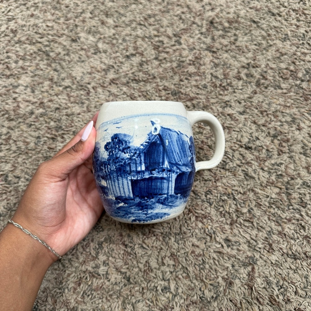 Casey Pottery Marshall Texas Hand Turned Stoneware Mug Blue‎ White Barn Scene